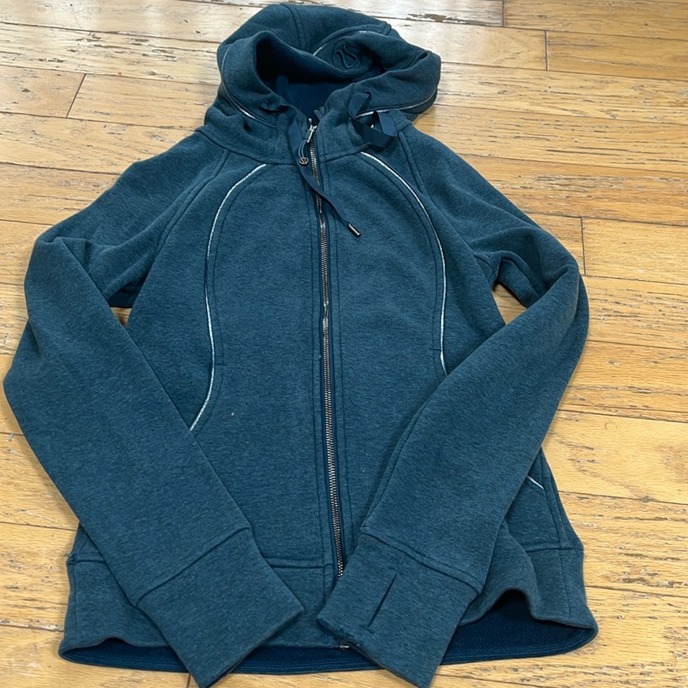 Lululemon Scuba zip up size 4